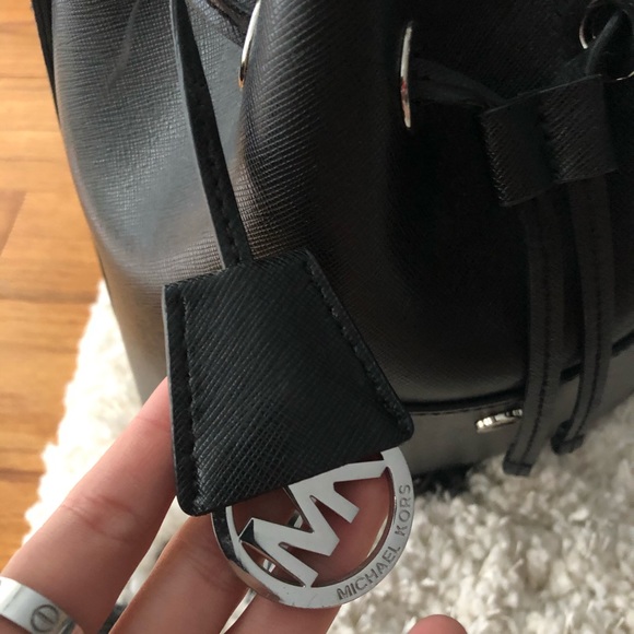MICHAEL KORS BUCKET BAG - Picture 4 of 5